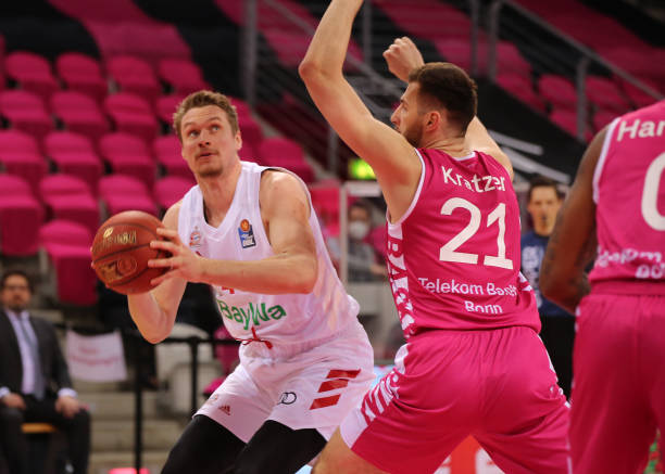 和主裁判打 和主裁判打