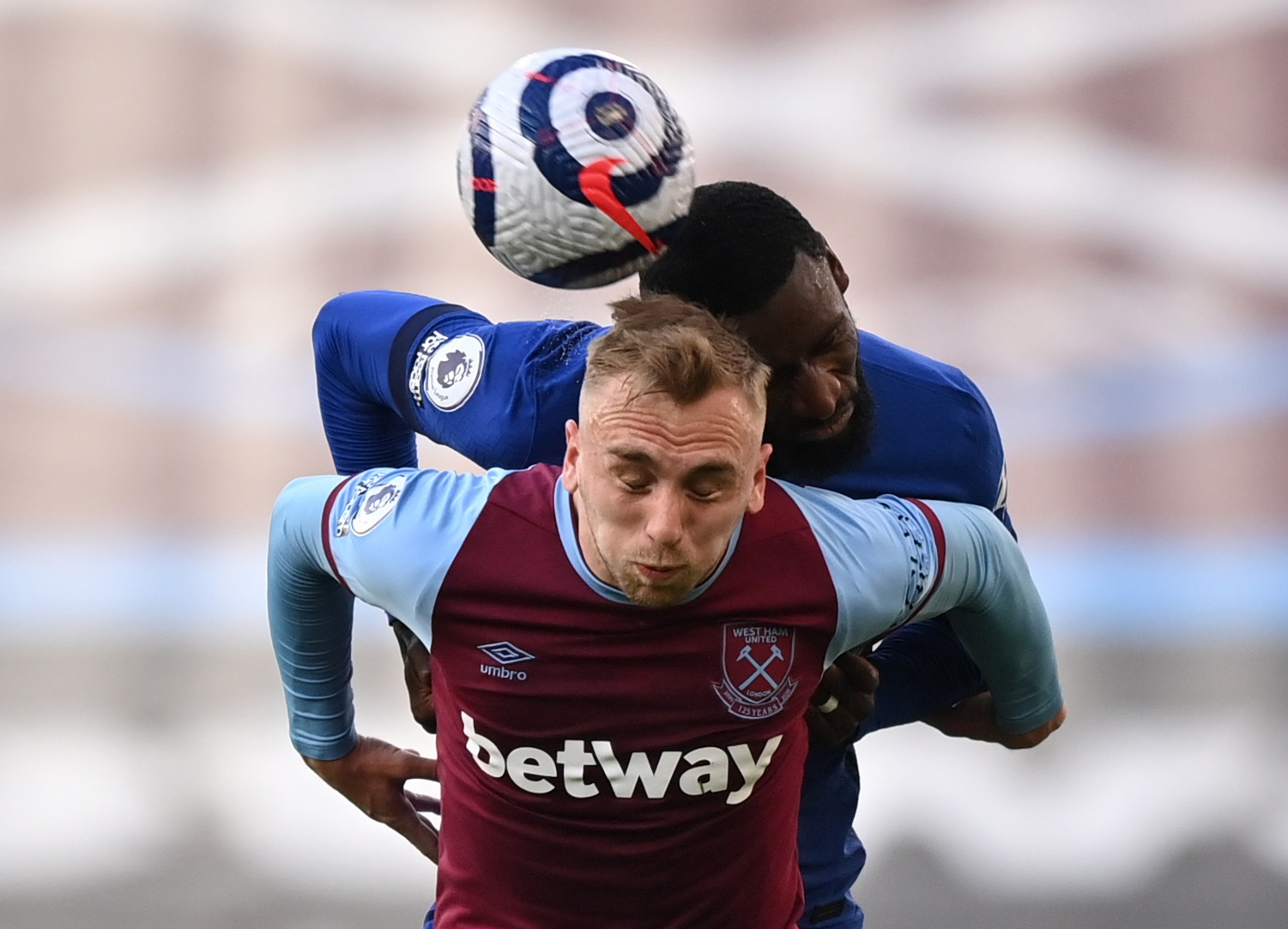 队之间的高 队之间的高