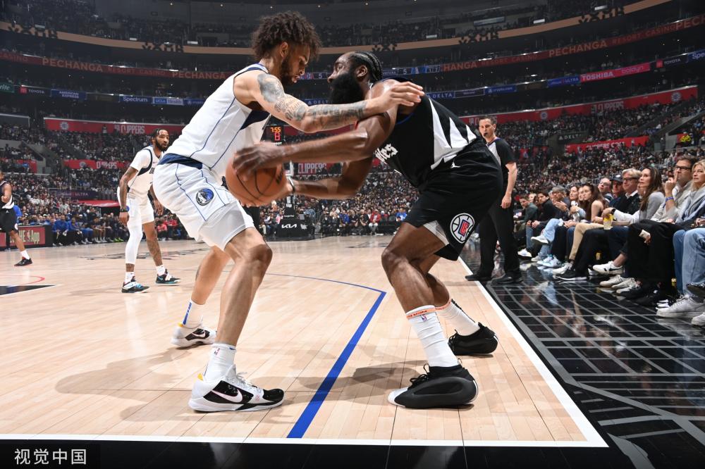 以其卓越的 以其卓越的